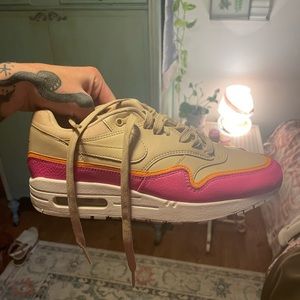 Nike air max pink and tan